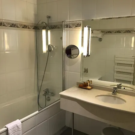 Chateau De Hotel 4*