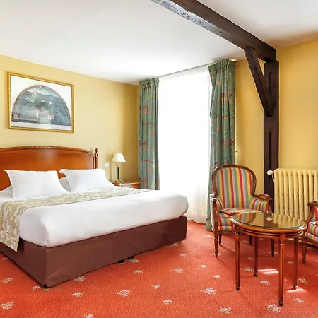 Chateau De Hotel 4*