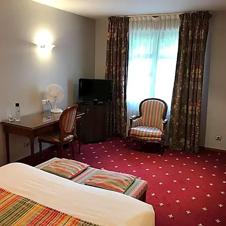 Chateau De Hotel 4*