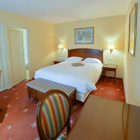 Chateau De Hotel 4*