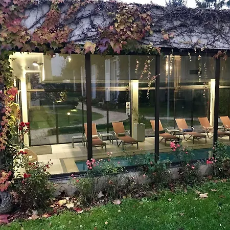 Chateau De Hotel 4*