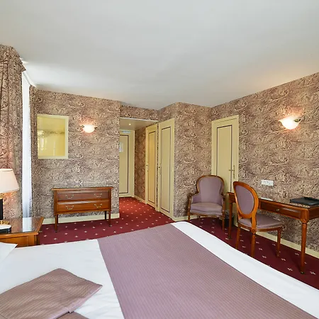 Chateau De Hotel 4*
